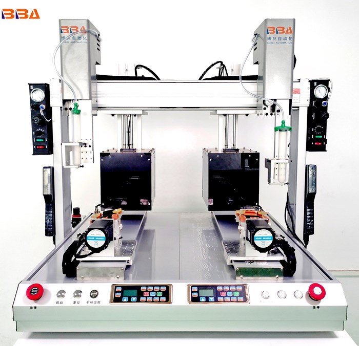 全自動點膠機（jī）和手動點（diǎn）膠機操作功（gōng）能上有什麽區別?