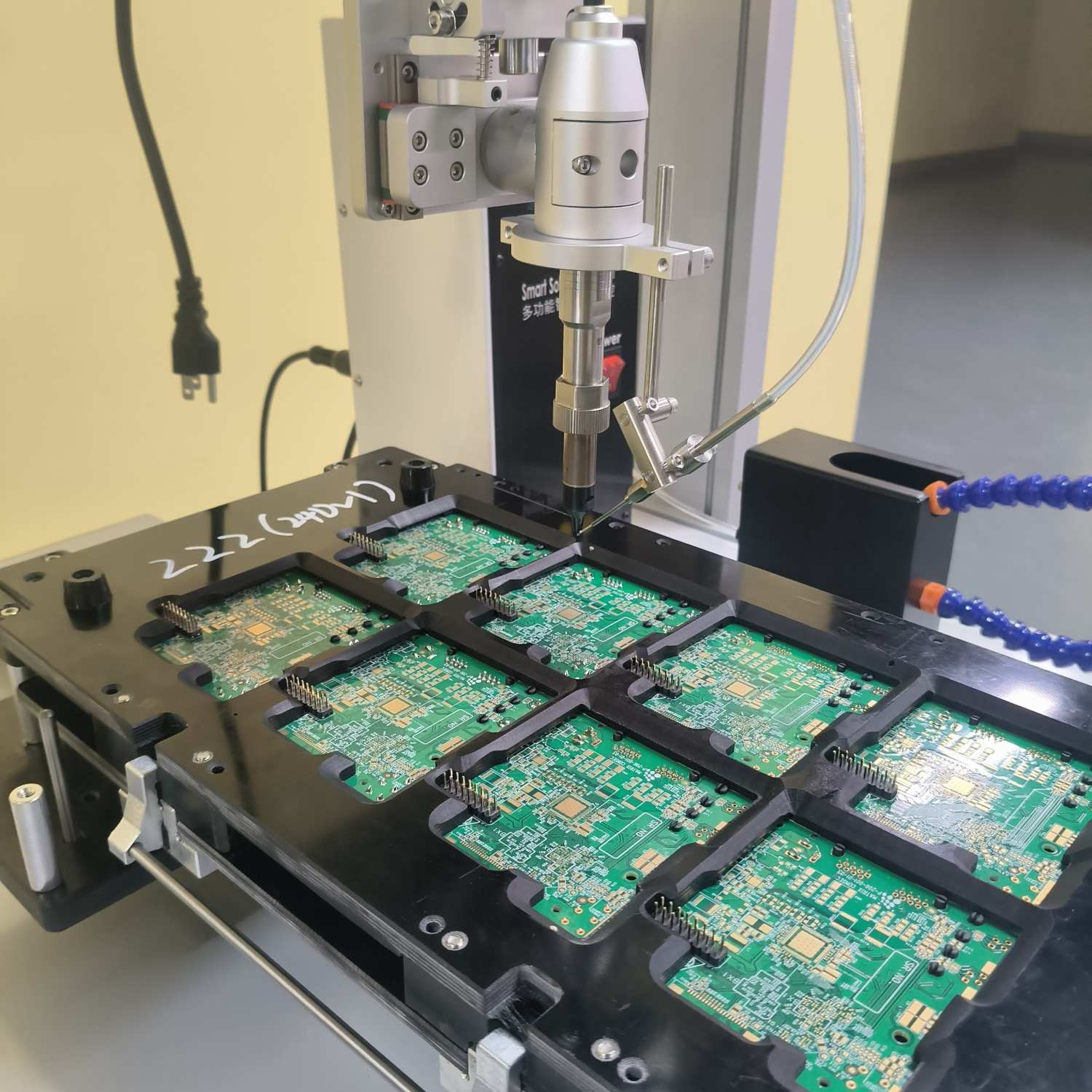 焊錫機點焊PCB板